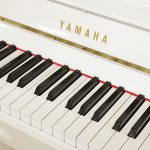 中古ピアノ ヤマハ(YAMAHA MC203) コンパクトな気品あふれるホワイトピアノ!