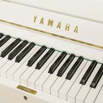 中古ピアノ ヤマハ(YAMAHA U1H) ヤマハの大人気ロングセラーモデルを気品あふれるホワイトピアノに♪