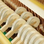 中古ピアノ ヤマハ(YAMAHA U1H) ヤマハの大人気ロングセラーモデルを気品あふれるホワイトピアノに♪