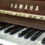 y_中古ピアノ ヤマハ(YAMAHA L102) 開閉式屋根で音を楽しむお洒落なコンパクトピアノ外装
