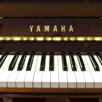 中古ピアノ ヤマハ(YAMAHA L102) 開閉式屋根で音を楽しむお洒落なコンパクトピアノ　鍵盤