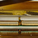中古ピアノ ヤマハ(YAMAHA L102) 開閉式屋根で音を楽しむお洒落なコンパクトピアノ　内装
