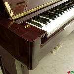中古ピアノ ヤマハ(YAMAHA W108BS) サペリ材を化粧版に使用した贅沢で明るい木目モデル低音