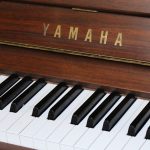 中古ピアノ ヤマハ(YAMAHA YU30Wn) 2006年製造♪ひとクラス上のこだわりを持った木目ピアノ