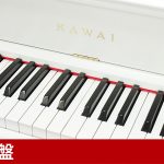 中古ピアノ カワイ(KAWAI KL11WI) 華やかなホワイトカラーの家具調ピアノ