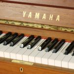 中古ピアノ ヤマハ(YAMAHA W103) シンプルでモダンなデザインの木目ピアノ