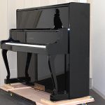 中古ピアノ カワイ(KAWAI OP32) 高級感溢れる黒色・猫脚ピアノ