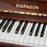 中古ピアノ ディアパソン(DIAPASON DL125) 上品な木目艶出し・猫脚仕様