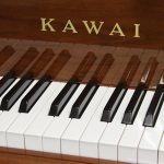 中古ピアノ カワイ(KAWAI KL70W) インテリアに調和するナチュラルな木目