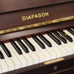 中古ピアノ ディアパソン(DIAPASON DL132MF) 深い味わいの木目艶消しピアノ