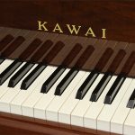 中古ピアノ カワイ(KAWAI KL75W) 引き応えのある豊かな音量♪上品な木目調ピアノ