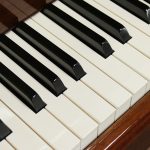 中古ピアノ カワイ(KAWAI KL75W) 引き応えのある豊かな音量♪上品な木目調ピアノ