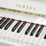 中古ピアノ ヤマハ(YAMAHA MC202) 華やかなホワイトカラー！本体再塗装済み！