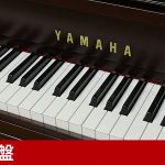 新古品ピアノ ヤマハ(YAMAHA M2SDW) インテリア性の高い小型アップライトピアノ