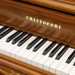 中古ピアノ クリストフォリ(CRISTOFORI RU118W) お気に入りの家具や花のように、日常に溶け込むピアノ