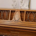 中古ピアノ クリストフォリ(CRISTOFORI RU118W) お気に入りの家具や花のように、日常に溶け込むピアノ