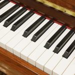 中古ピアノ クリストフォリ(CRISTOFORI RU121W) 東洋ピアノ製造　上品な木目調・猫脚ピアノ