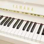 中古ピアノ ヤマハ(YAMAHA b1PWH) おしゃれな小型ホワイトピアノ 消音付