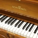 中古ピアノ シンメル(SCHIMMEL UP112B) バロック様式の逸品♪ドイツ名門メーカーの家具調モデル
