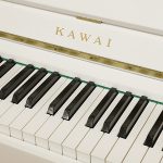 中古ピアノ カワイ(KAWAI Kb15J) 気品あふれるホワイトピアノ！置き場を選ばないコンパクトさ
