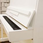 中古ピアノ ヤマハ(YAMAHA MC203) 白とシンプルデザインが魅力的なコンパクトピアノ