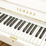 中古ピアノ ヤマハ(YAMAHA U1H) ヤマハの大人気ロングセラーモデルを気品あふれるホワイトピアノに♪