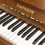 中古ピアノ ディアパソン(DIAPASON D125MF) 上品な木目艶消し・猫脚仕様