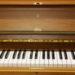 中古ピアノ スタインウェイ＆サンズ(STEINWAY&SONS(HAM) V125) ハンブルグ製　木目　最高峰のアップライト 