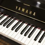 中古ピアノ ヤマハ(YAMAHA YU33SG2) シンプルなデザイン。消音機能搭載モデル