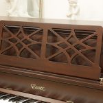 中古ピアノ エセックス(ESSEX EUP116EC) スタインウェイ設計　クラシックな英国調家具を連想させるデザイン