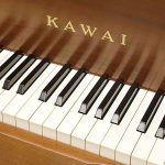 中古ピアノ カワイ(KAWAI K71W) グランドピアノスタイルの木目ピアノ