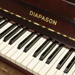 中古ピアノ ディアパソン（DIAPASON）DL125　上品な木目艶出し・猫脚仕様