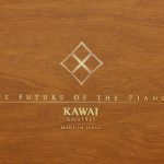 中古ピアノ カワイ(KAWAI K400 アンバーバーチ) 2019年製!モダンデザインの木目調ピアノ