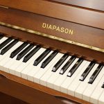 中古ピアノ ディアパソン（DIAPASON）DL125Wn　上品な木目艶消し・猫脚仕様の国産ピアノ