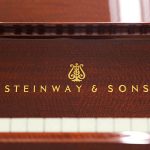 中古スタインウェイ＆サンズ (STEINWAY＆SONS B211 マホガニー）まるで宝石の様な鮮やかな外装。低音域から高音域まで完璧なバランス