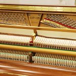 中古ピアノ エセックス(ESSEX EUP123E) スタインウェイの伝統的なデザインを受け継いだ木目ピアノ