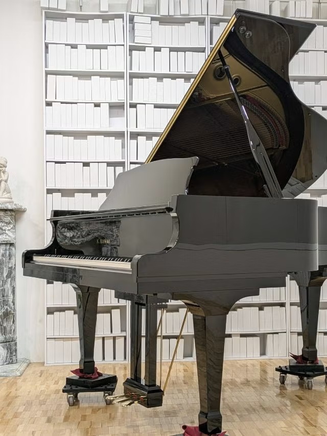 確かな弾きごたえとクリアな音色。カワイ グランドピアノ「RX-3A」を