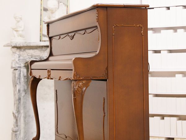 特選輸入中古ピアノ Schimmel シンメル Up112b ランプ付 バロック様式の逸品 15年創業のドイツの名門 ランプ付バロック様式の逸品 15年創業のドイツの名門 ピアノ通販のグランドギャラリー 特選輸入中古ピアノ Schimmel シンメル Up112b ランプ付 バロック様式の逸品 15年創業のドイツの名門 ランプ付バロック様式の逸品 15年創業のドイツの名門 ピアノ通販のグランドギャラリー